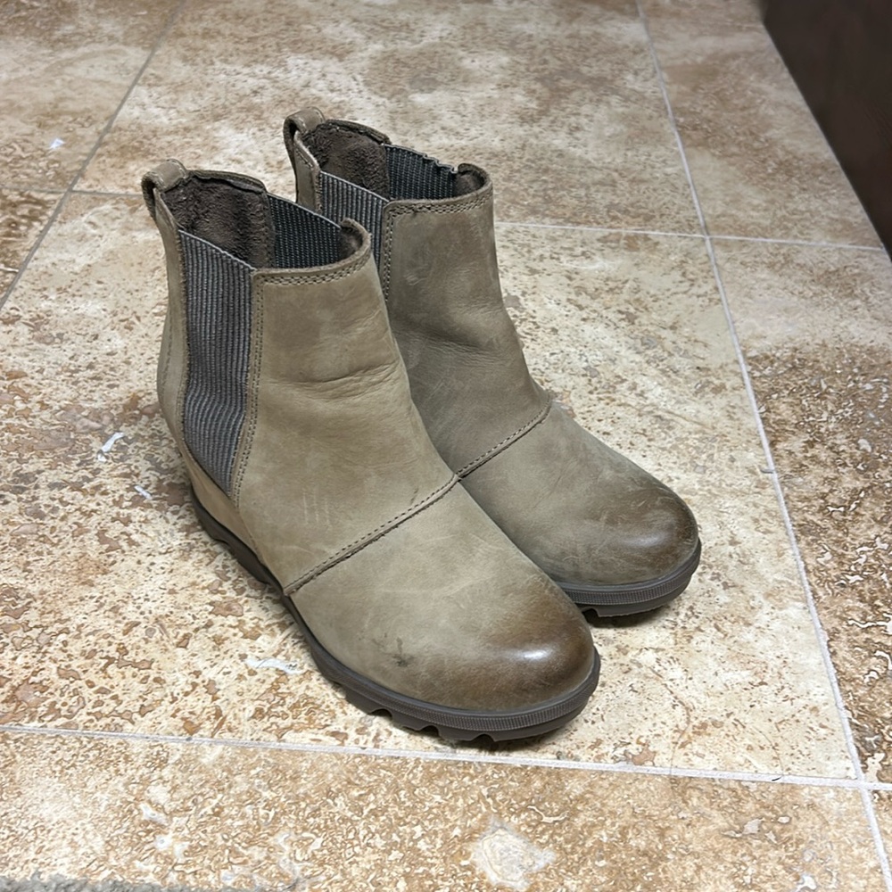 Sorel 
Joan of Arctic™ Wedge Chelsea Booties size 6.5